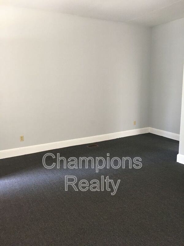 1540 14th Ave #B - Photo 2 of 6