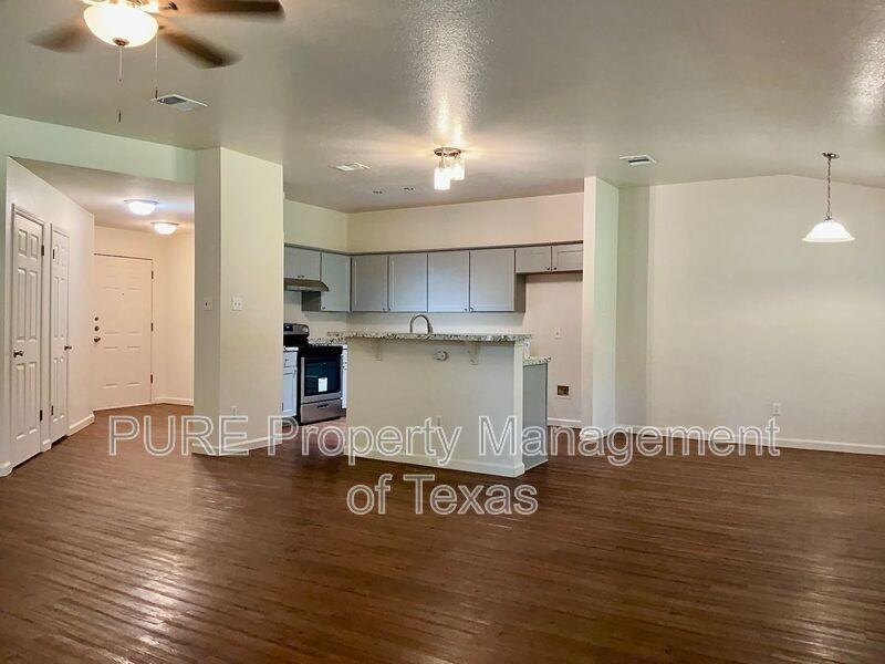1102 Leah Ln - Photo 5 of 23