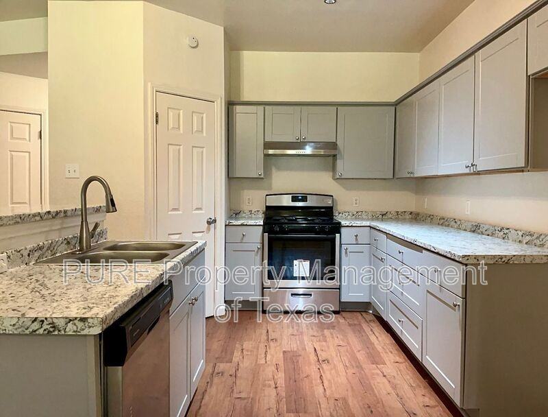 1102 Leah Ln - Photo 6 of 23