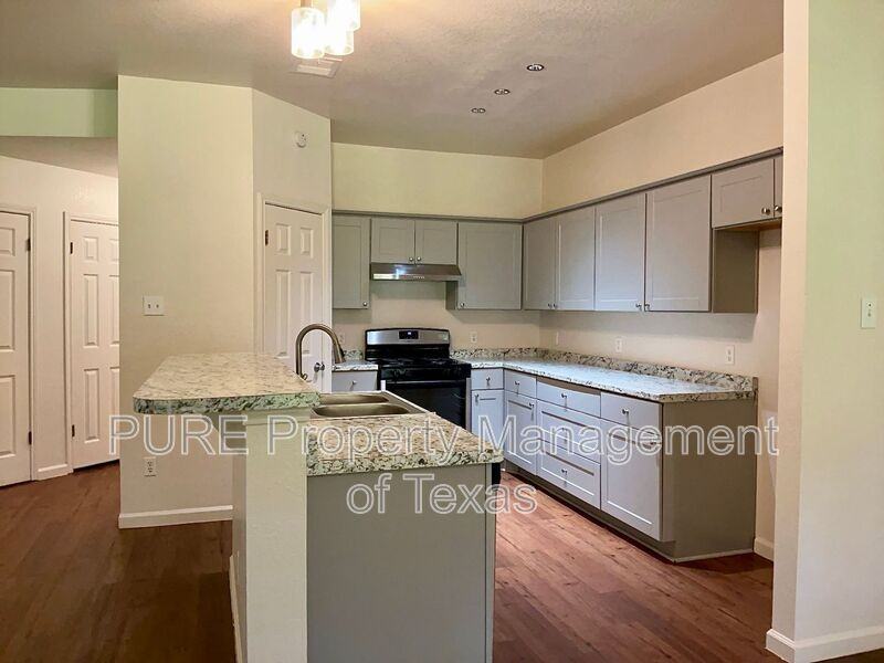 1102 Leah Ln - Photo 7 of 23