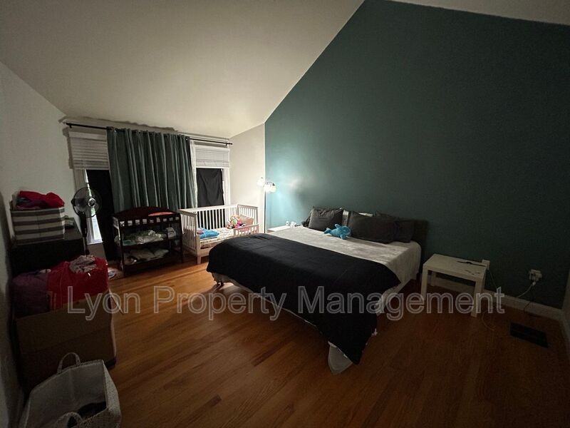 240 Sanctuary Dr - Photo 7 of 28