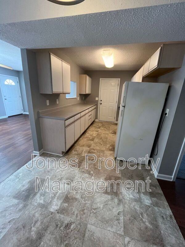 810 Pine St - Photo 3 of 11