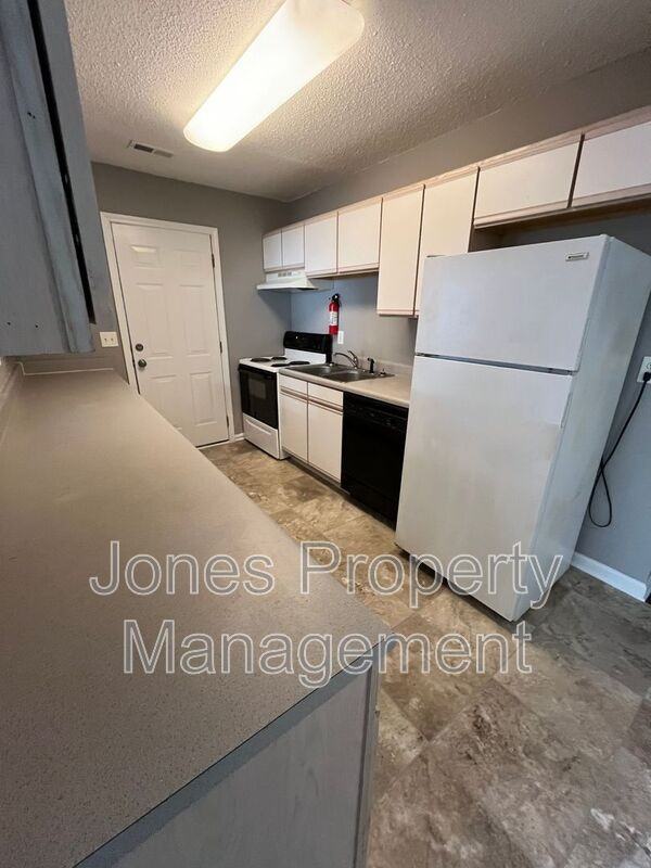 810 Pine St - Photo 4 of 11