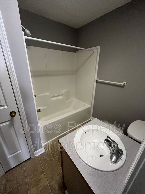 810 Pine St - Photo 7 of 11