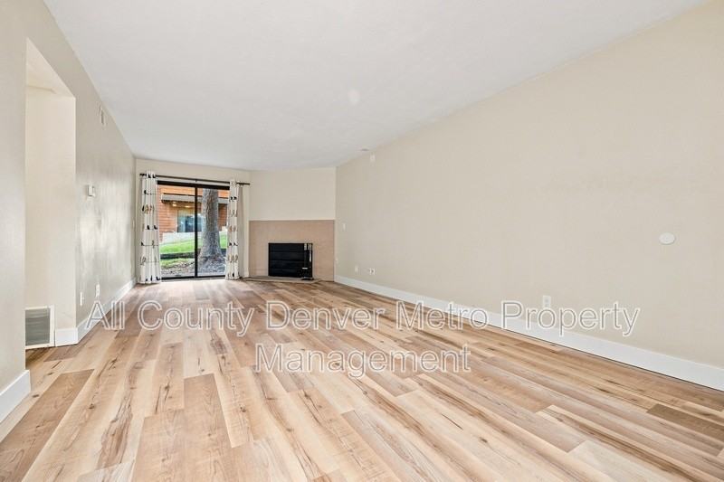 433 Wright St - Photo 4 of 27