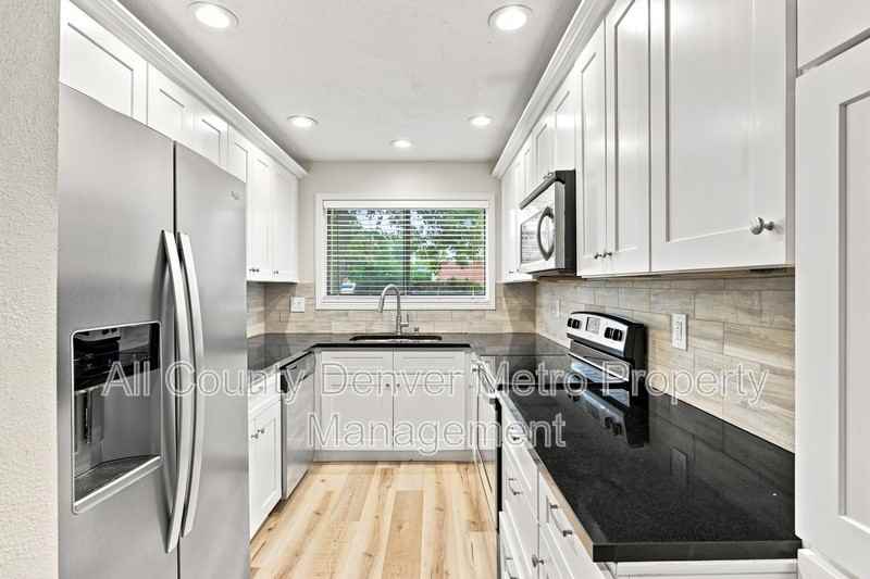 433 Wright St - Photo 7 of 27