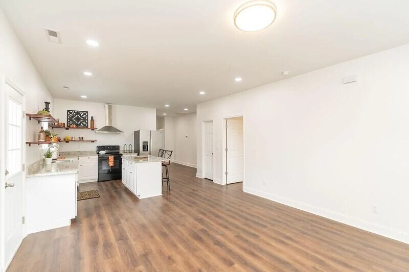3906 6th Ave - Photo 5 of 10