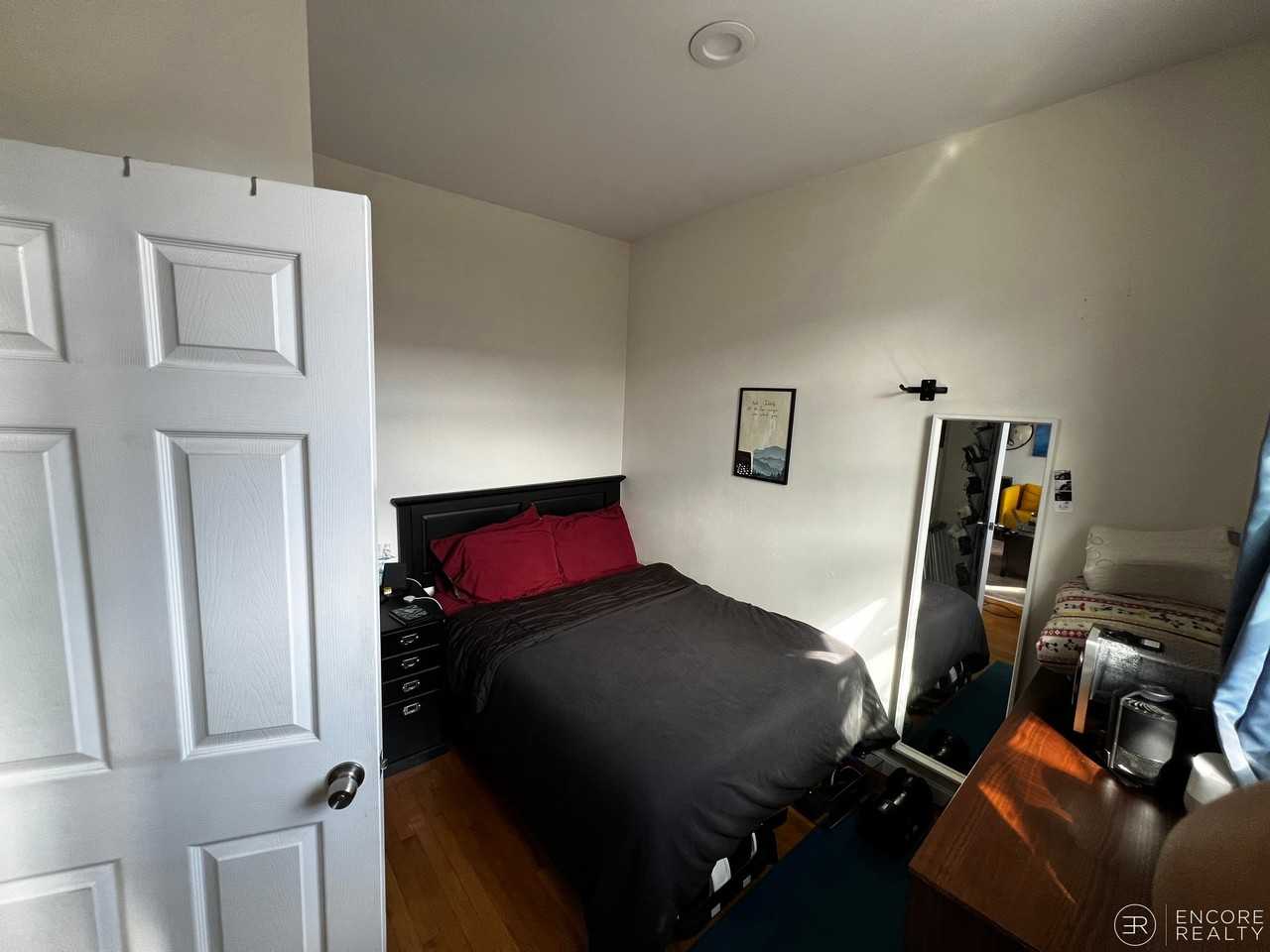 605 Massachusetts Ave #6 - Photo 4 of 11