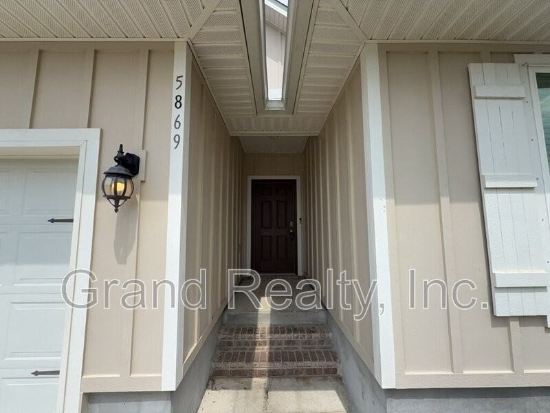 5869 Danbury Blvd - Photo 2 of 23