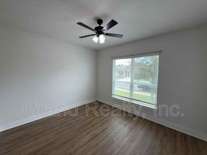 5869 Danbury Blvd - Photo 6 of 23