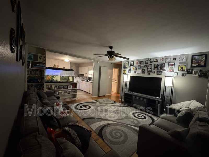 1047 Star St - Photo 2 of 19