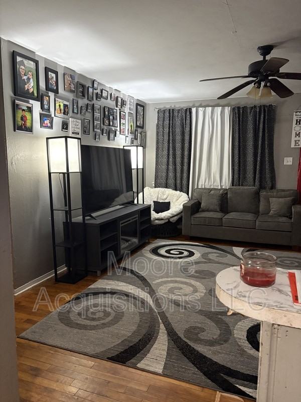 1047 Star St - Photo 3 of 19