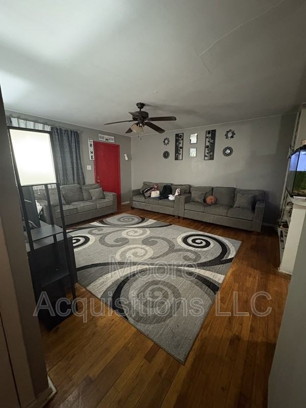 1047 Star St - Photo 4 of 19
