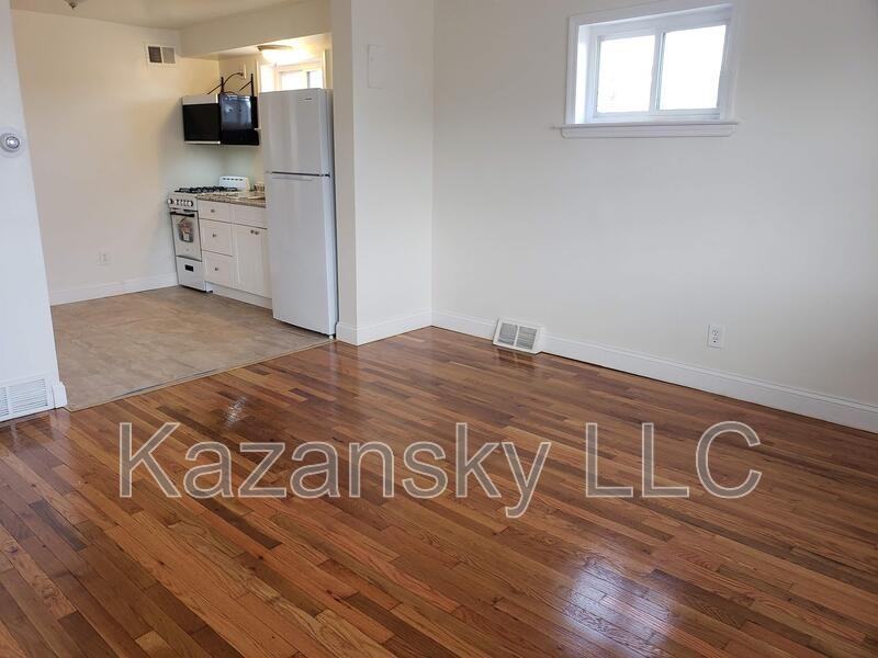 1862 Pratt St #B - Photo 3 of 16