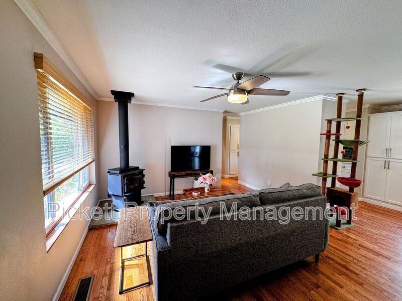 2270 Madrona Dr Se - Photo 3 of 22