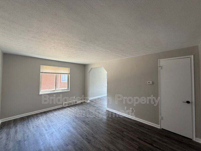 1233 Lytle Ln #2 - Photo 2 of 5