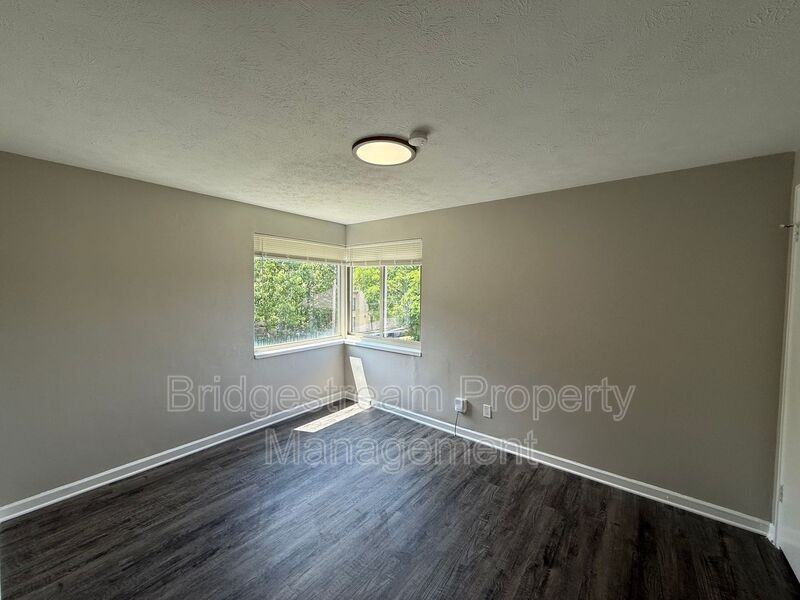 1233 Lytle Ln #2 - Photo 3 of 5