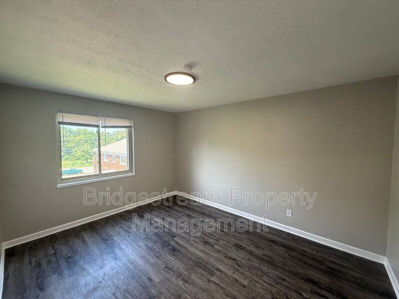 1233 Lytle Ln #2 - Photo 4 of 5