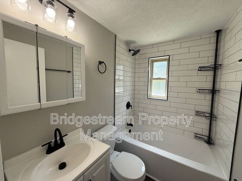 1233 Lytle Ln #2 - Photo 5 of 5
