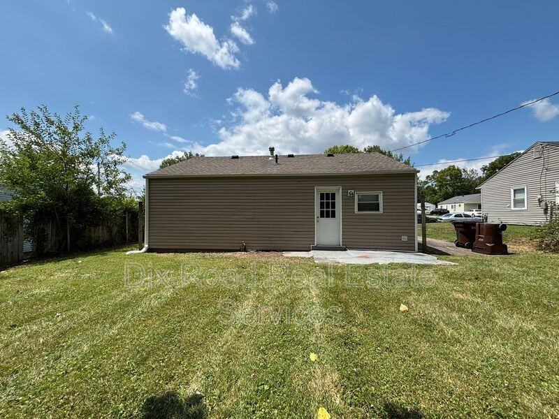 3626 Runyon Ave - Photo 3 of 18