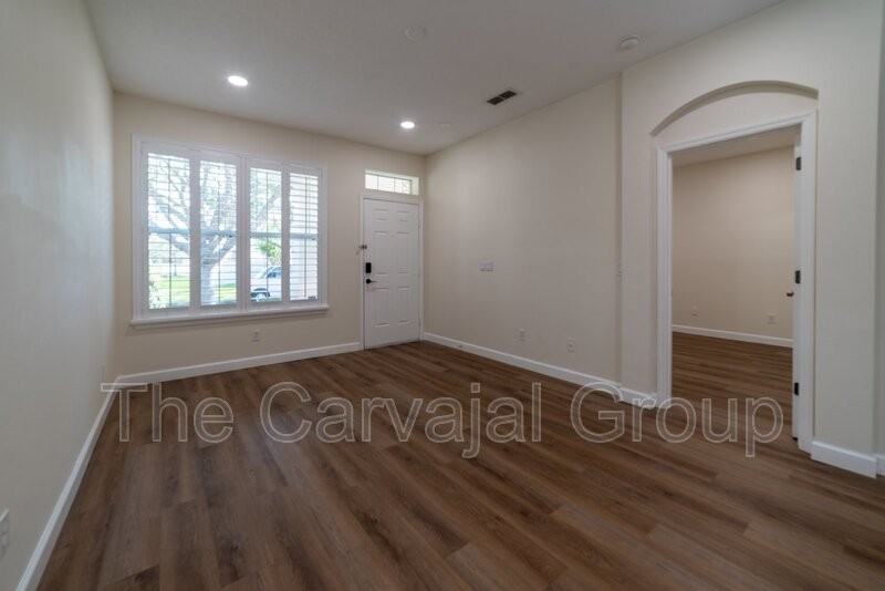 13639 Cepheus Dr - Photo 6 of 32