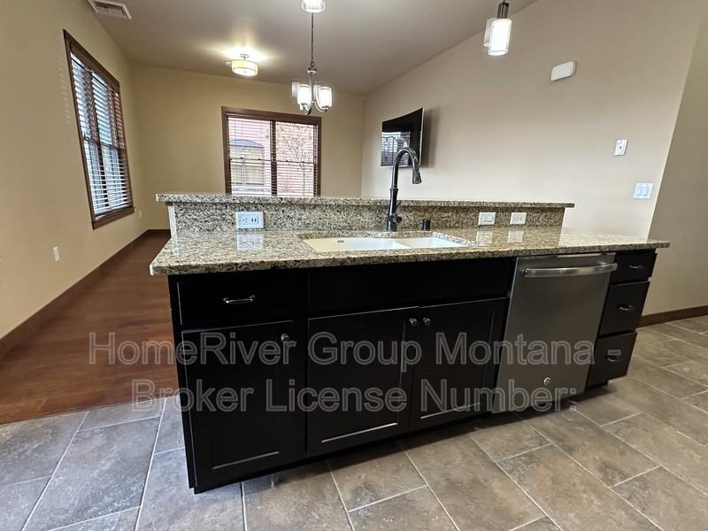 875 Wyoming St - Photo 4 of 19