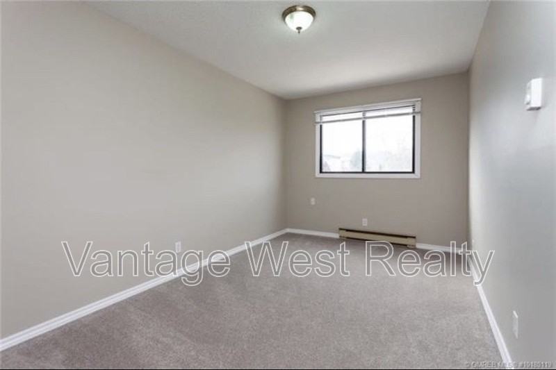 500 Rowcliffe Ave - Photo 7 of 10