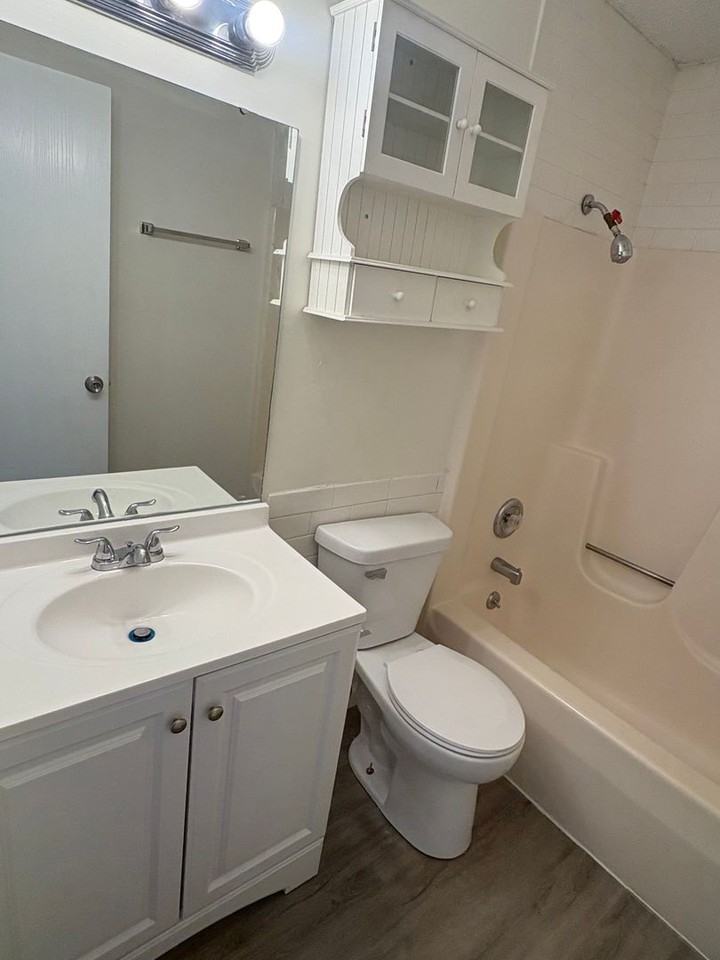 2403HI - Photo 3 of 7