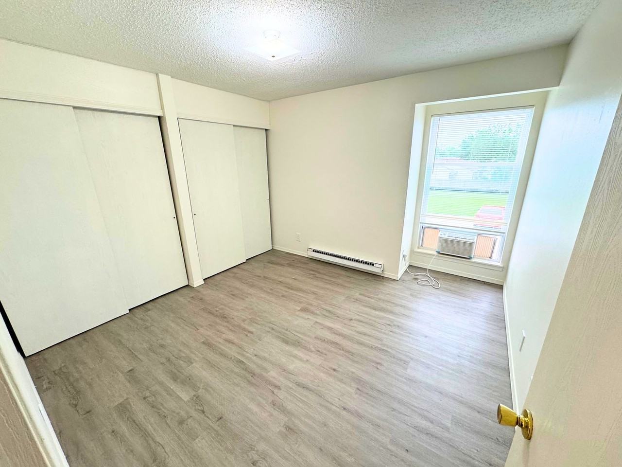 2403HI - Photo 6 of 7