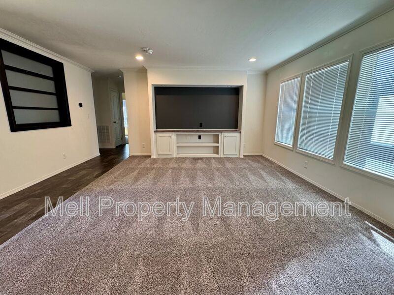 191 E Parkway Blvd - Photo 2 of 20