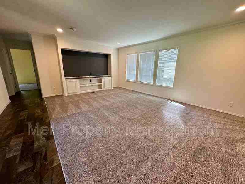 191 E Parkway Blvd - Photo 3 of 20