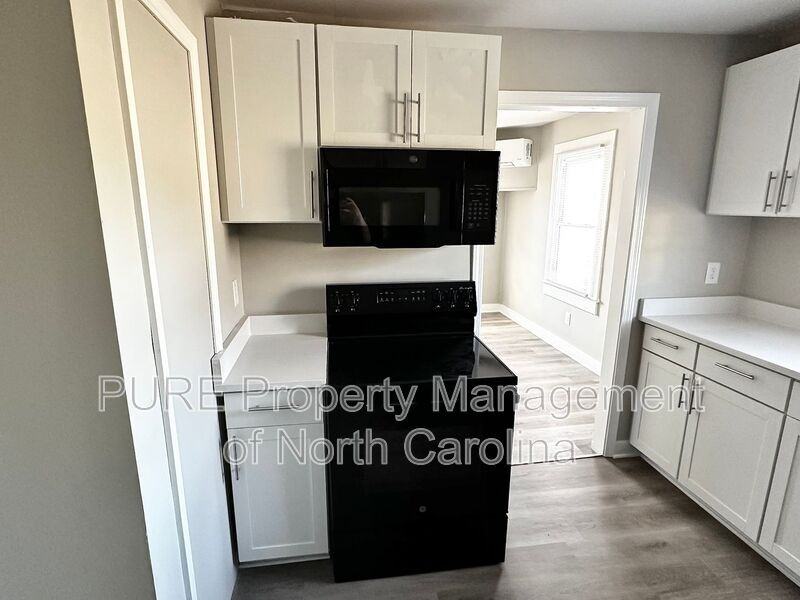920 Holt St - Photo 2 of 19