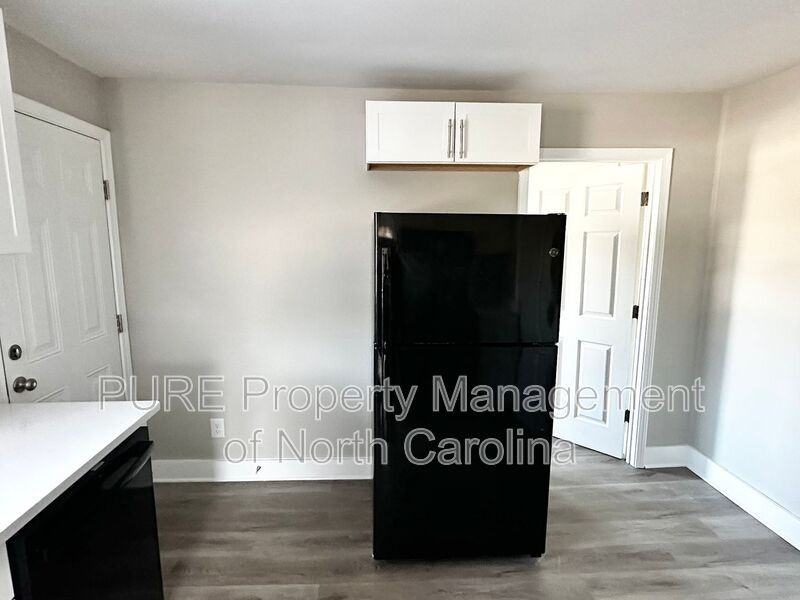 920 Holt St - Photo 3 of 19