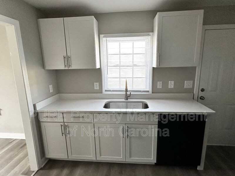 920 Holt St - Photo 4 of 19