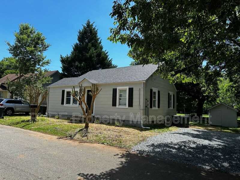 603 Robbins St - Photo 4 of 24