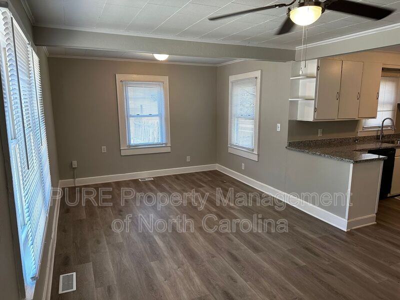 603 Robbins St - Photo 5 of 24