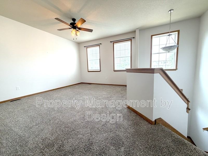 1005 Ne Kamies Ln - Photo 2 of 13