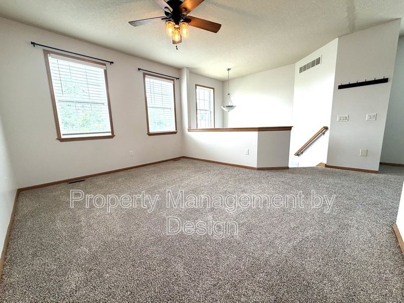 1005 Ne Kamies Ln - Photo 3 of 13