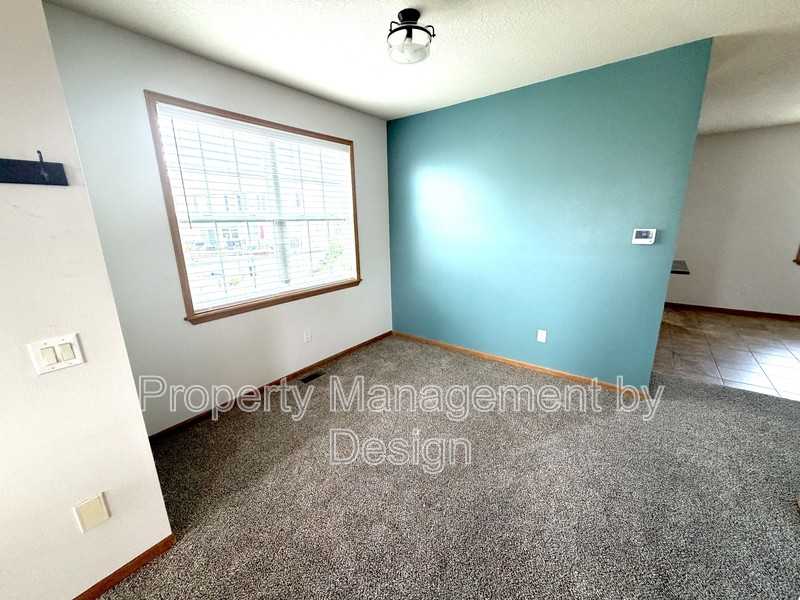 1005 Ne Kamies Ln - Photo 4 of 13