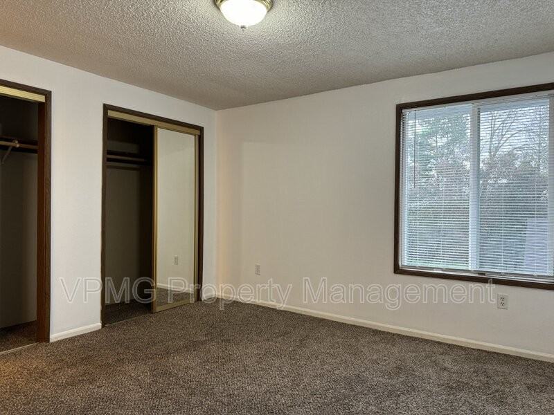 5415 Ne 34th St - Photo 7 of 13