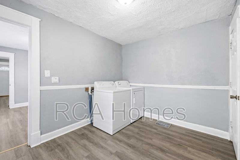 1358 N Gale St - Photo 4 of 9
