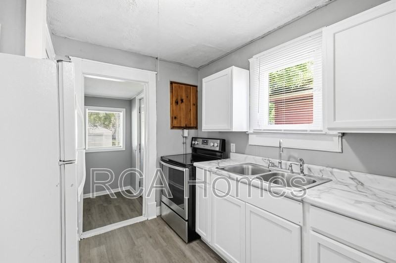 1358 N Gale St - Photo 5 of 9