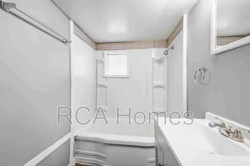 1358 N Gale St - Photo 6 of 9