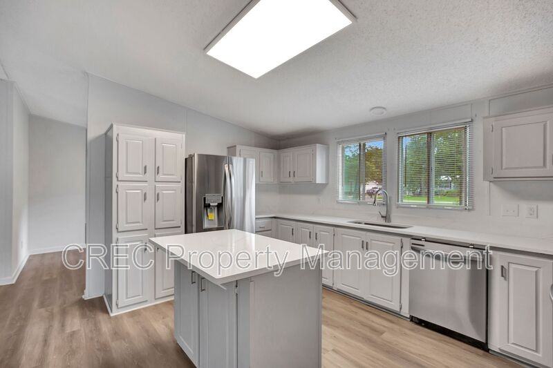 405 Vine St - Photo 2 of 28