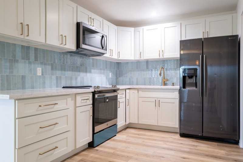 1508 Farrington St #B - Photo 3 of 15