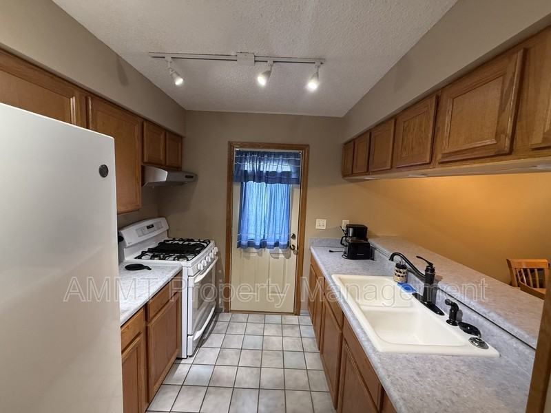 145 Birch Ct - Photo 4 of 9