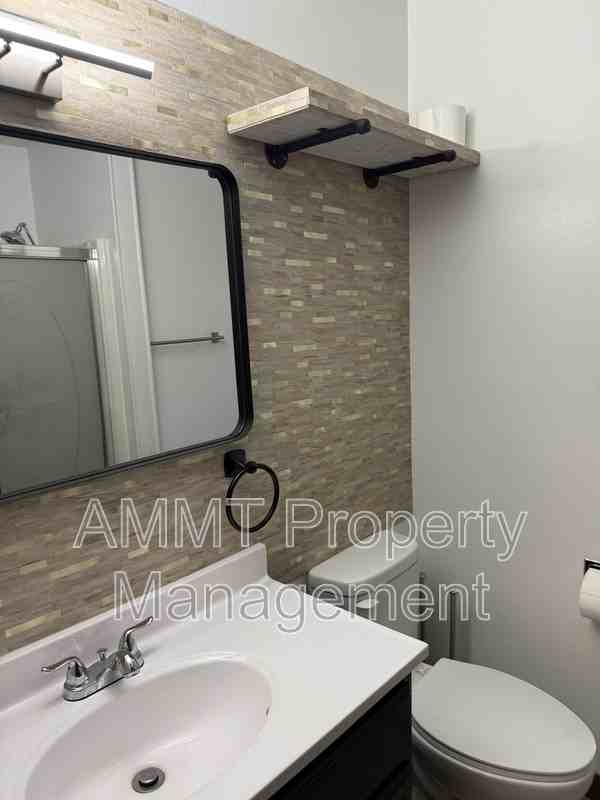 608 S Garnavillo St - Photo 4 of 7