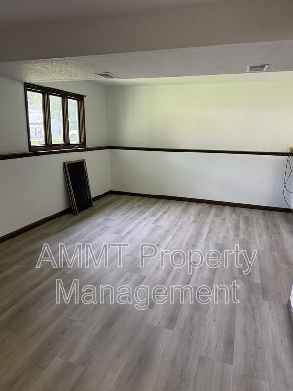 608 S Garnavillo St - Photo 6 of 7