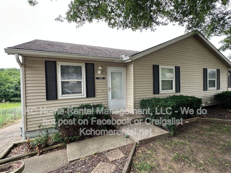 735 Ne Barnes Dr #B - Photo 2 of 37