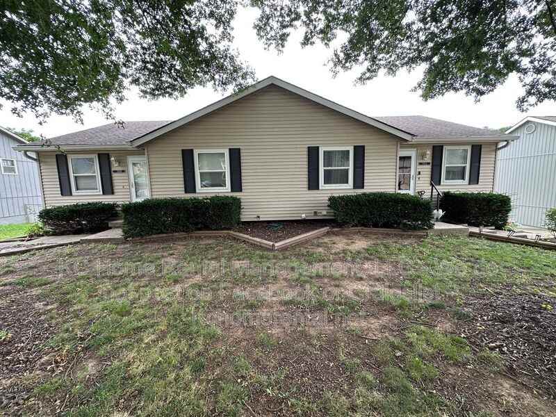 735 Ne Barnes Dr #B - Photo 3 of 37